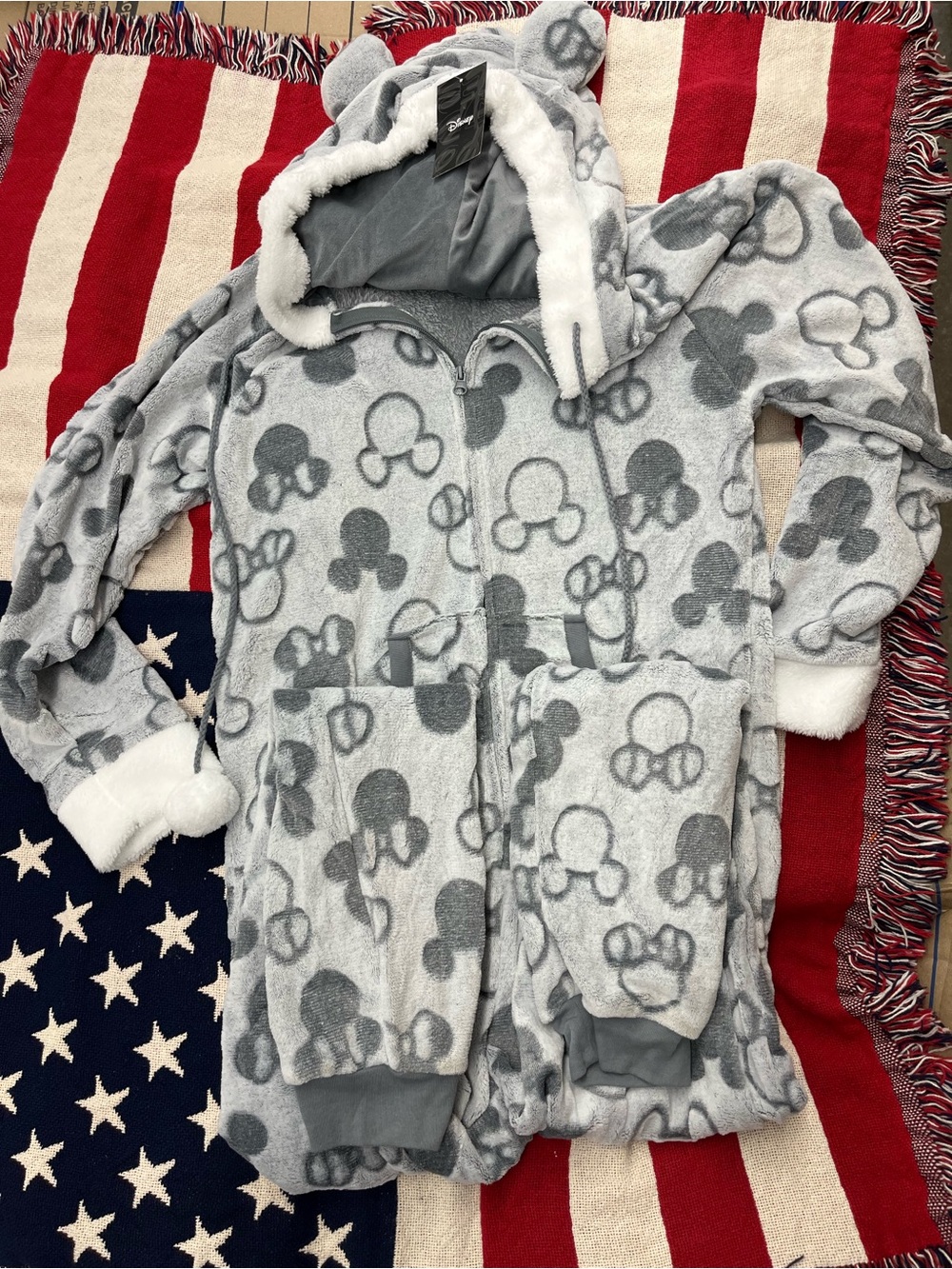 Disney Gray & White Mickey Sherpa Hooded Onesie Pajamas Women’s Size Medium NWT